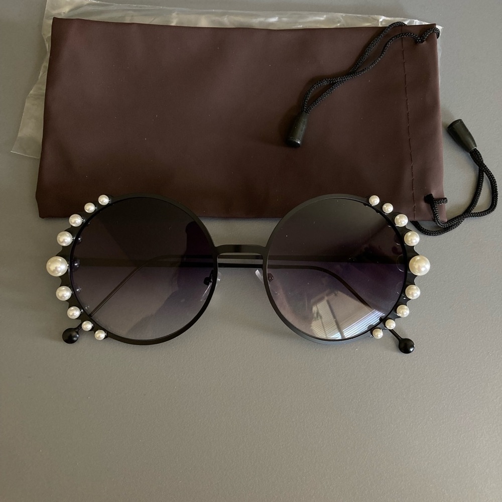 Sunglasses - Faux Pearl - Hot Chic - Metal Frames - Black - New NWT Gorgeous